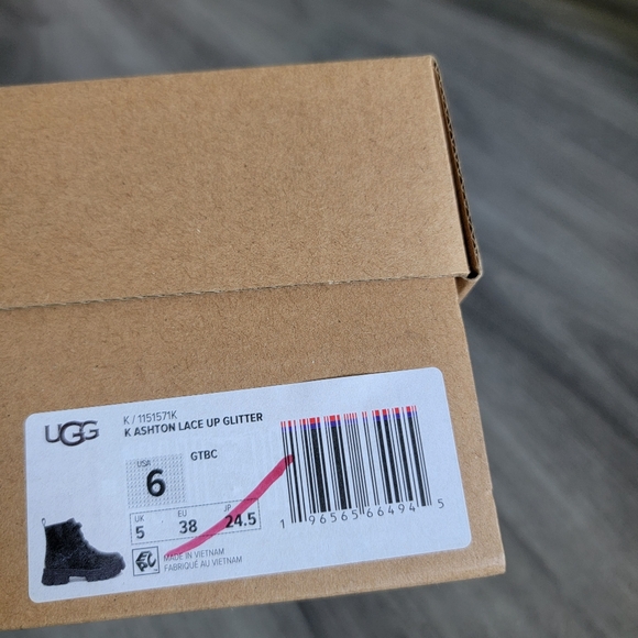 UGG Kids Ashton Lace-up Glitter Boot - Picture 11 of 11